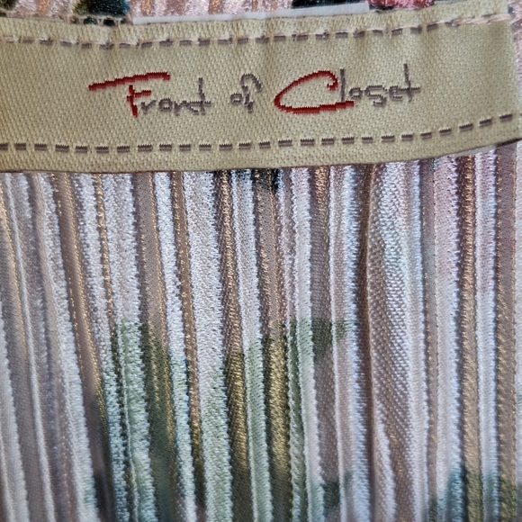 VTG Front Of Closet Top V Neck Metal Embellishmet Short Sleeve Pink Floral - Picture 2 of 7